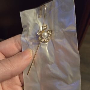 Elegant Gold Flower Drop Earring